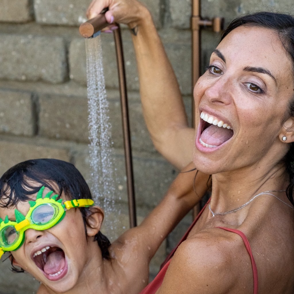 Wall-mounted shower